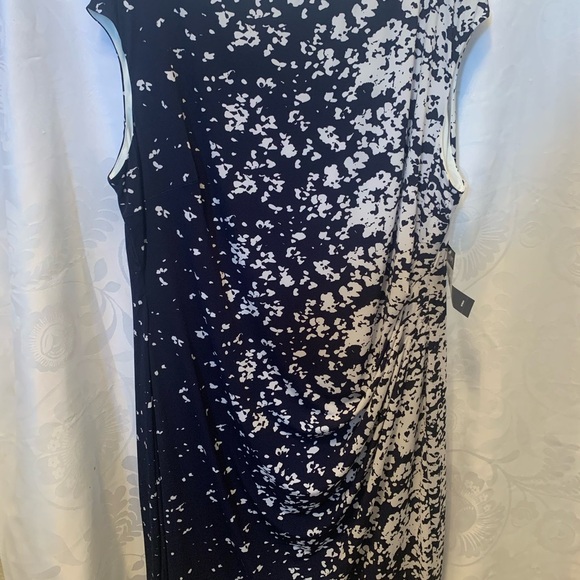NEW Chaps Dress Women’s Size20 Navy&White Printed with Cap Sleeve with ruching - Picture 2 of 11